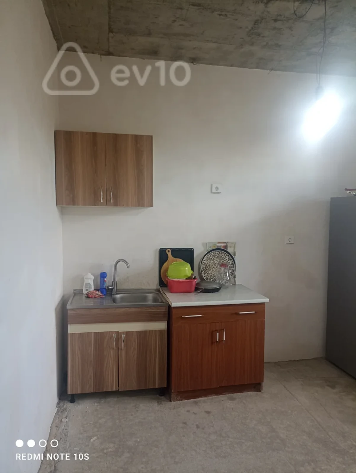 Satılır 6 otaqlı həyət evi 160 m²