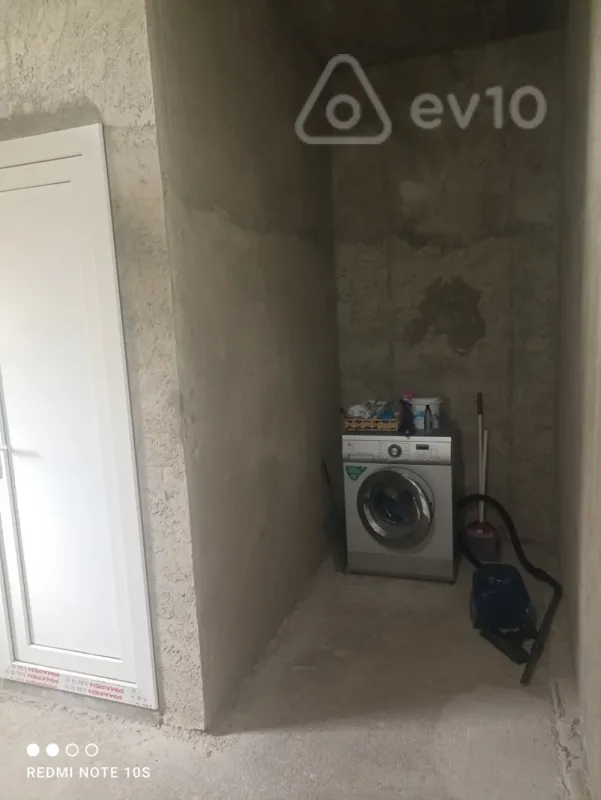 Satılır 6 otaqlı həyət evi 160 m²
