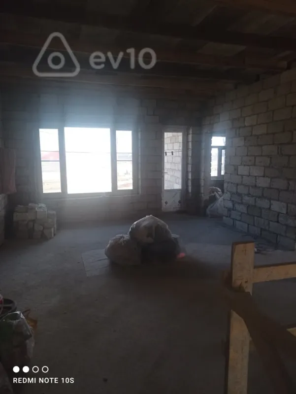 Satılır 6 otaqlı həyət evi 160 m²