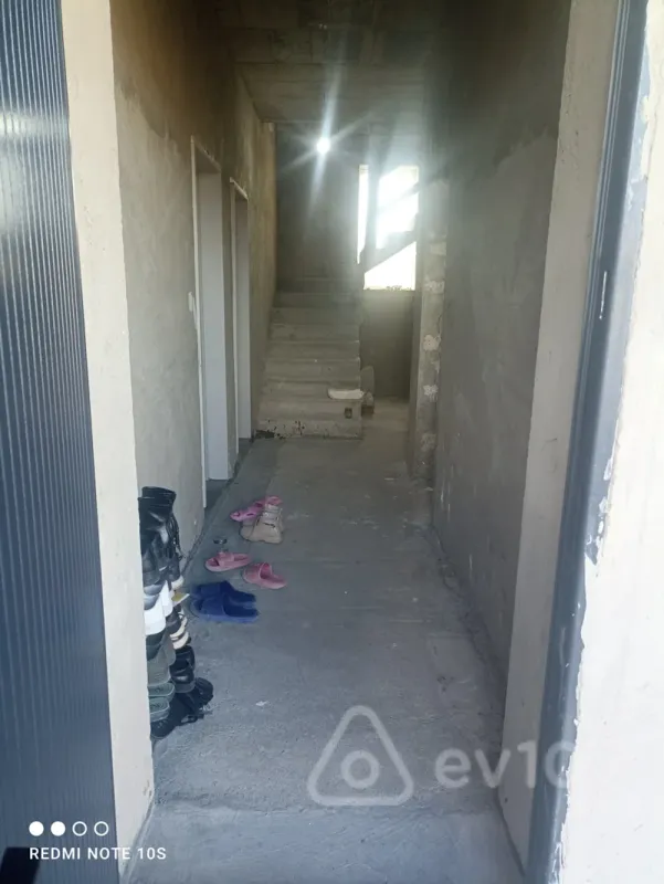 Satılır 6 otaqlı həyət evi 160 m²