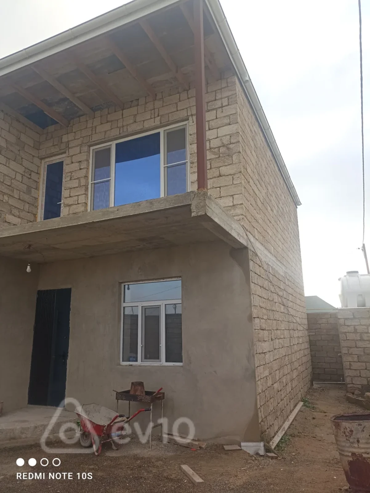 Satılır 6 otaqlı həyət evi 160 m²
