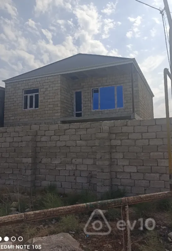 Satılır 6 otaqlı həyət evi 160 m²
