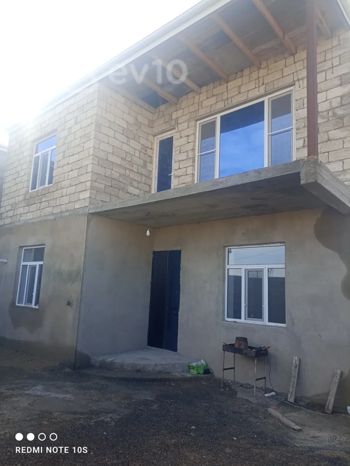 Satılır 6 otaqlı həyət evi 160 m²