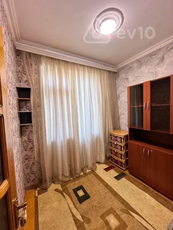 Kirayə verilir 3 otaqlı köhnə tikili 50 m²