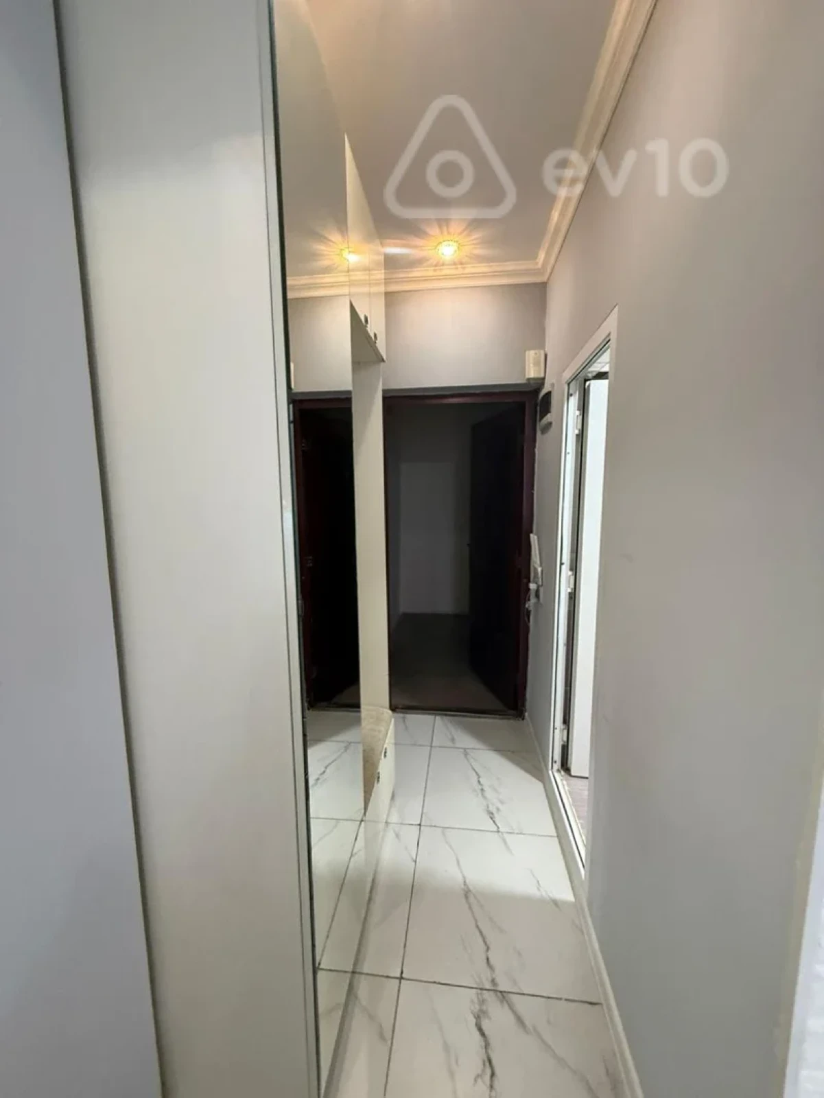 Kirayə verilir 2 otaqlı yeni tikili 50 m²