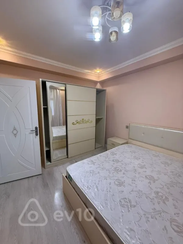 Kirayə verilir 2 otaqlı yeni tikili 50 m²