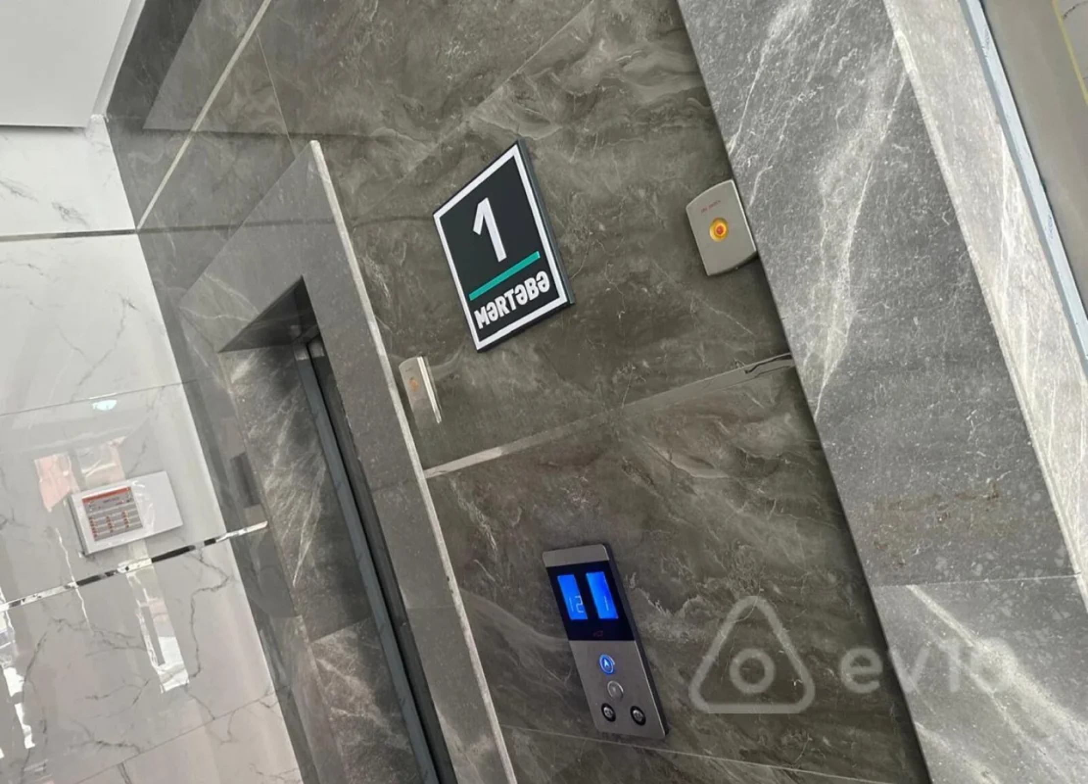 Satılır 2 otaqlı yeni tikili 82 m²