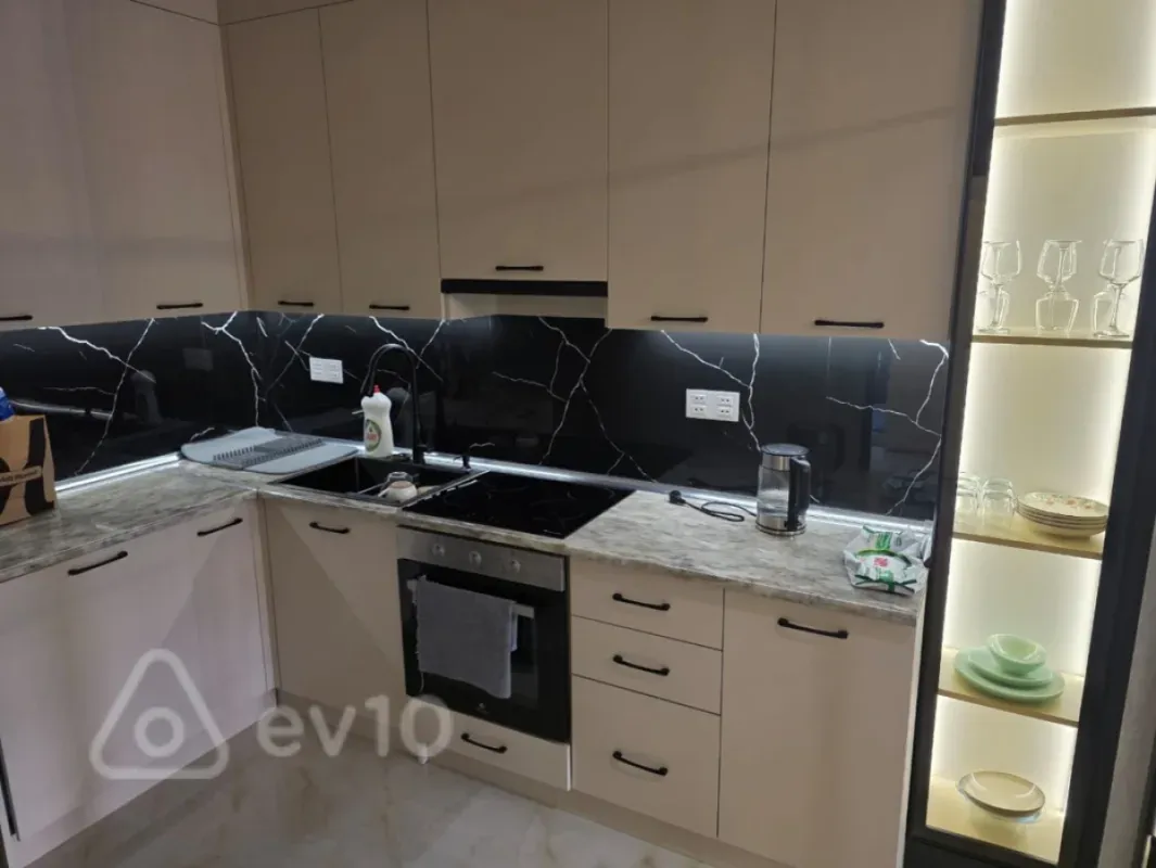 Kirayə verilir 2 otaqlı yeni tikili 82 m²