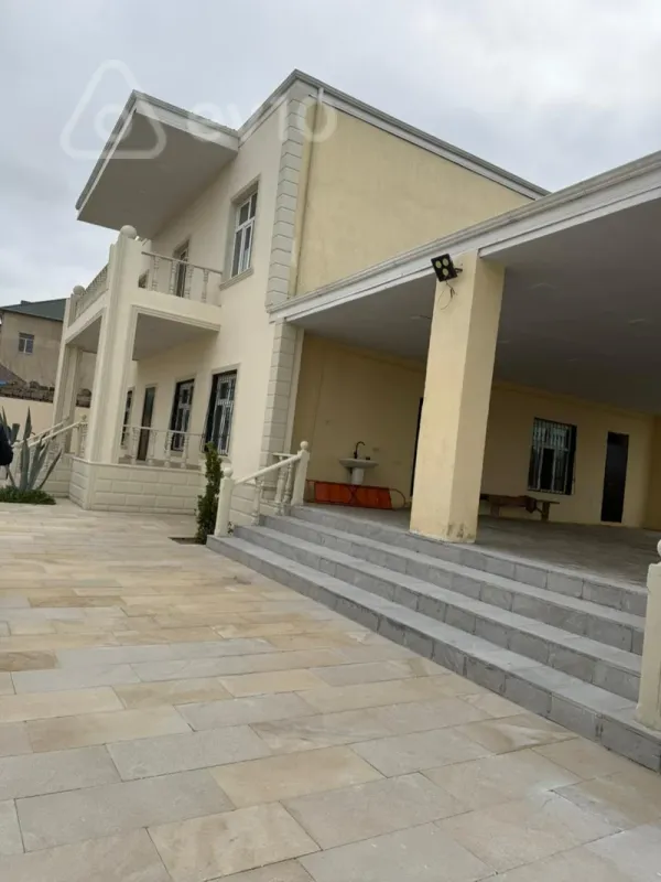Satılır 5 otaqlı həyət evi 240 m²