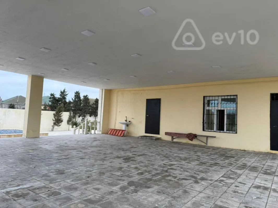 Satılır 5 otaqlı həyət evi 240 m²