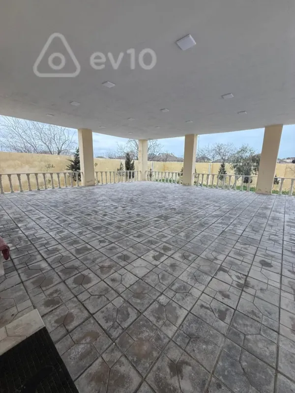 Satılır 5 otaqlı həyət evi 240 m²
