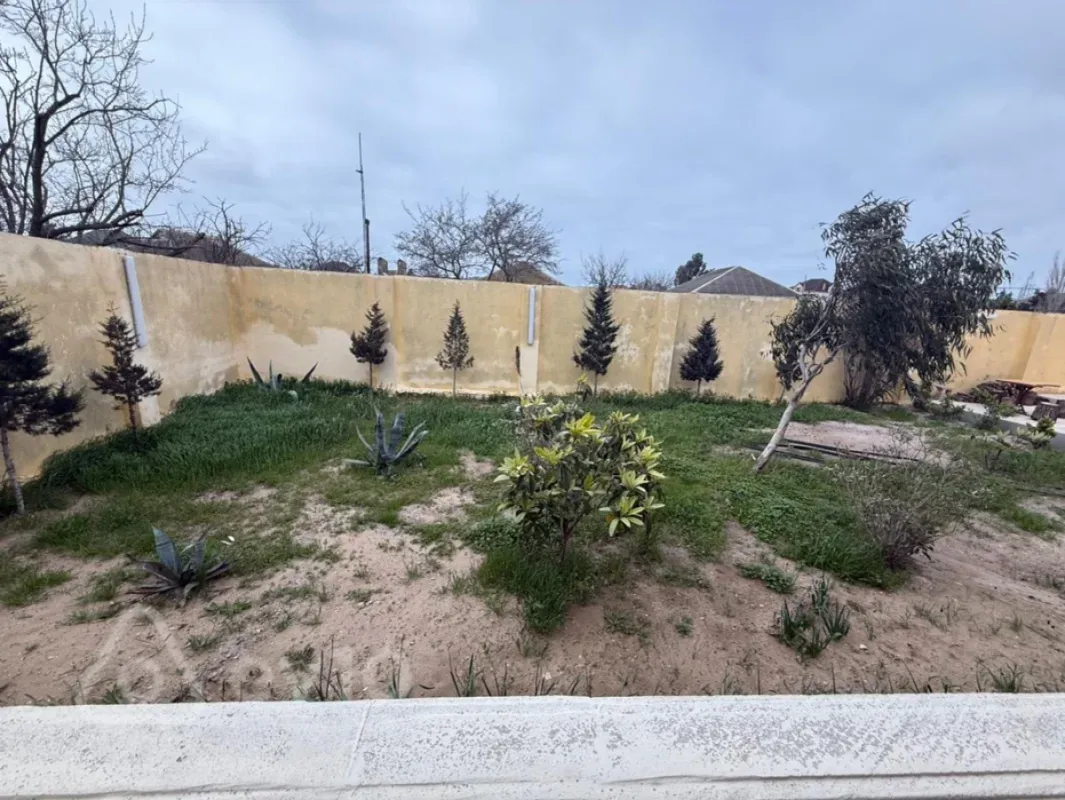 Satılır 5 otaqlı həyət evi 240 m²