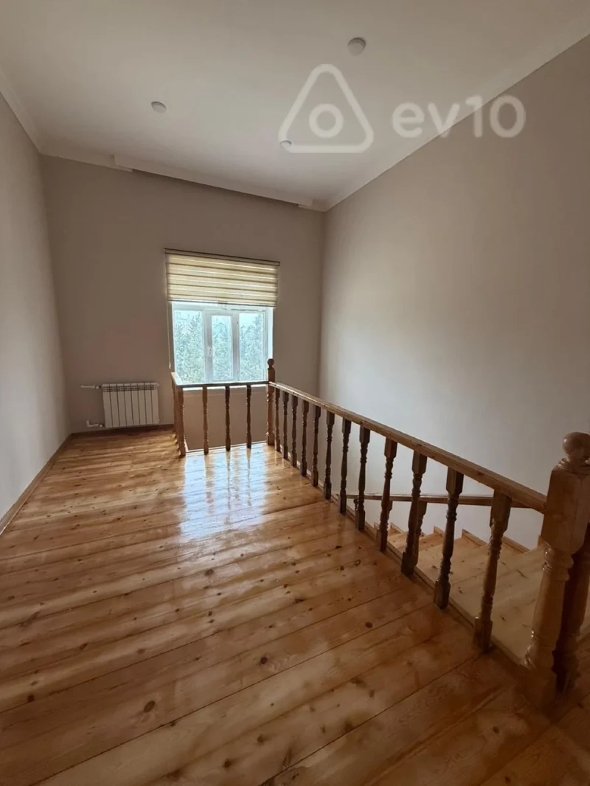 Satılır 5 otaqlı həyət evi 240 m²