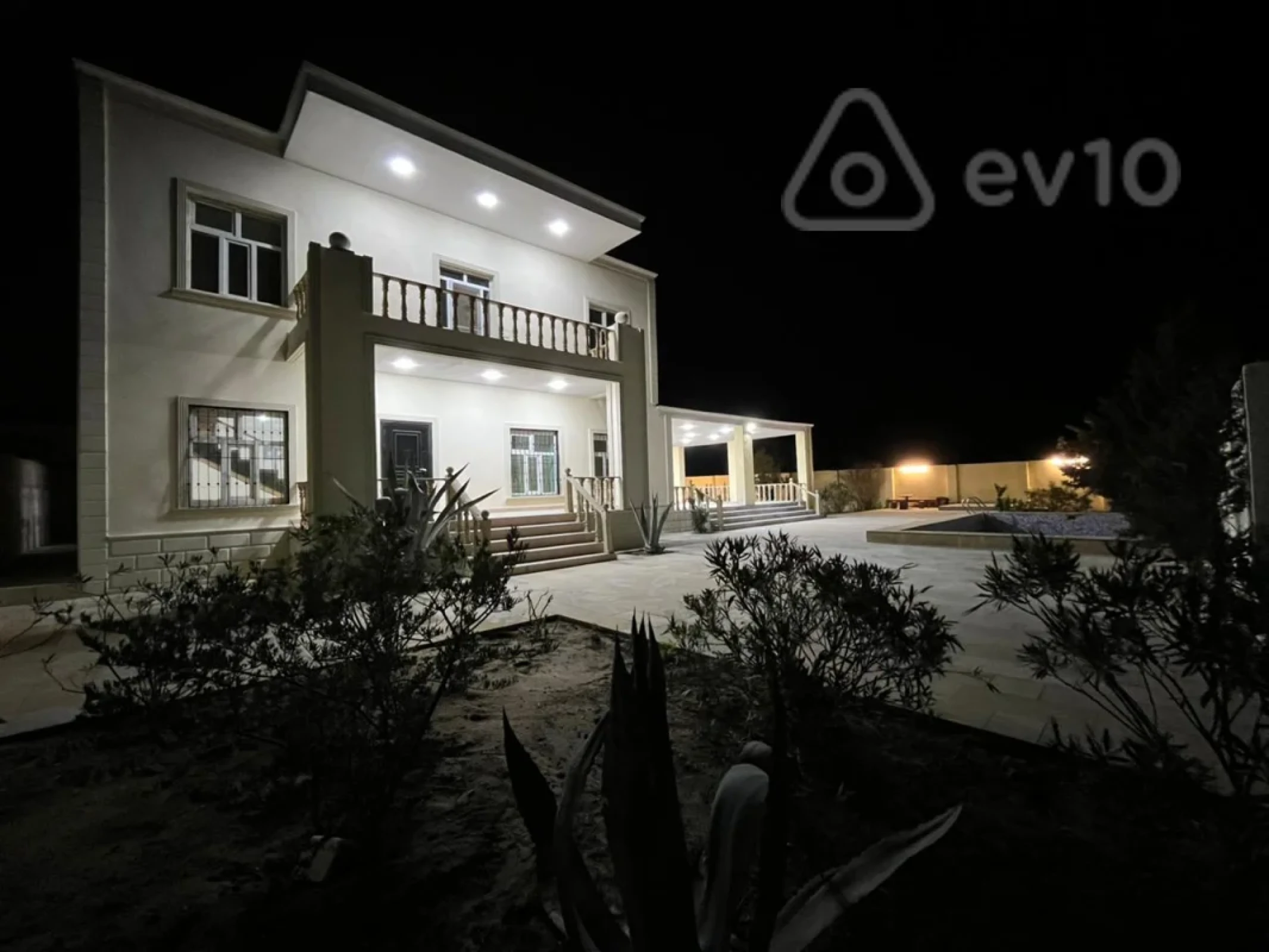 Satılır 5 otaqlı həyət evi 240 m²