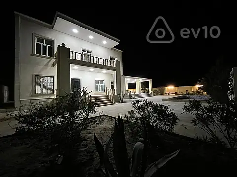 Satılır 5 otaqlı həyət evi 240 m²