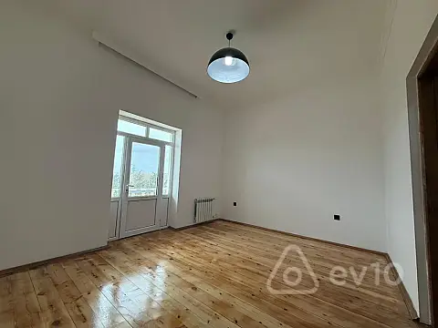 Satılır 5 otaqlı həyət evi 240 m²