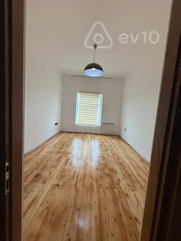 Satılır 5 otaqlı həyət evi 240 m²