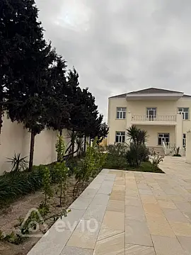 Satılır 5 otaqlı həyət evi 240 m²