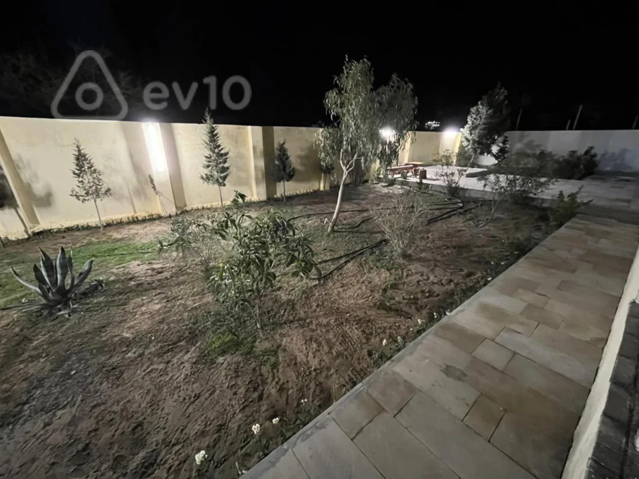 Satılır 5 otaqlı həyət evi 240 m²