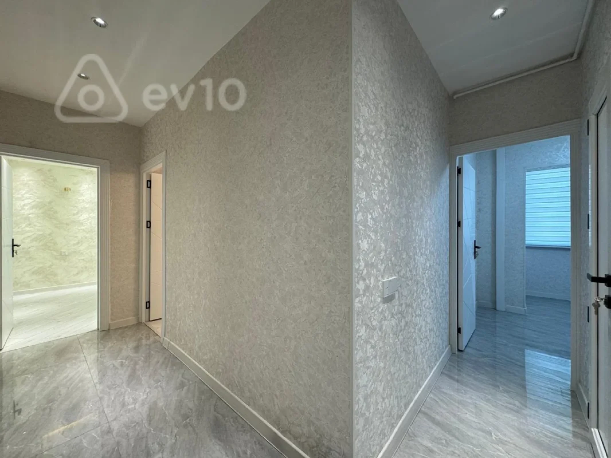 Satılır 2 otaqlı köhnə tikili 55 m²