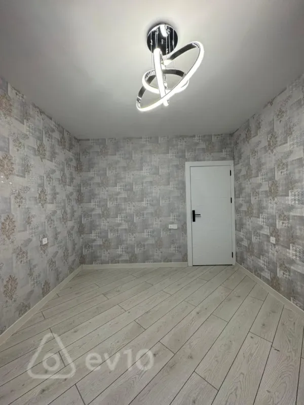 Satılır 2 otaqlı köhnə tikili 55 m²