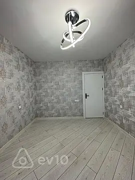 Satılır 2 otaqlı köhnə tikili 55 m²