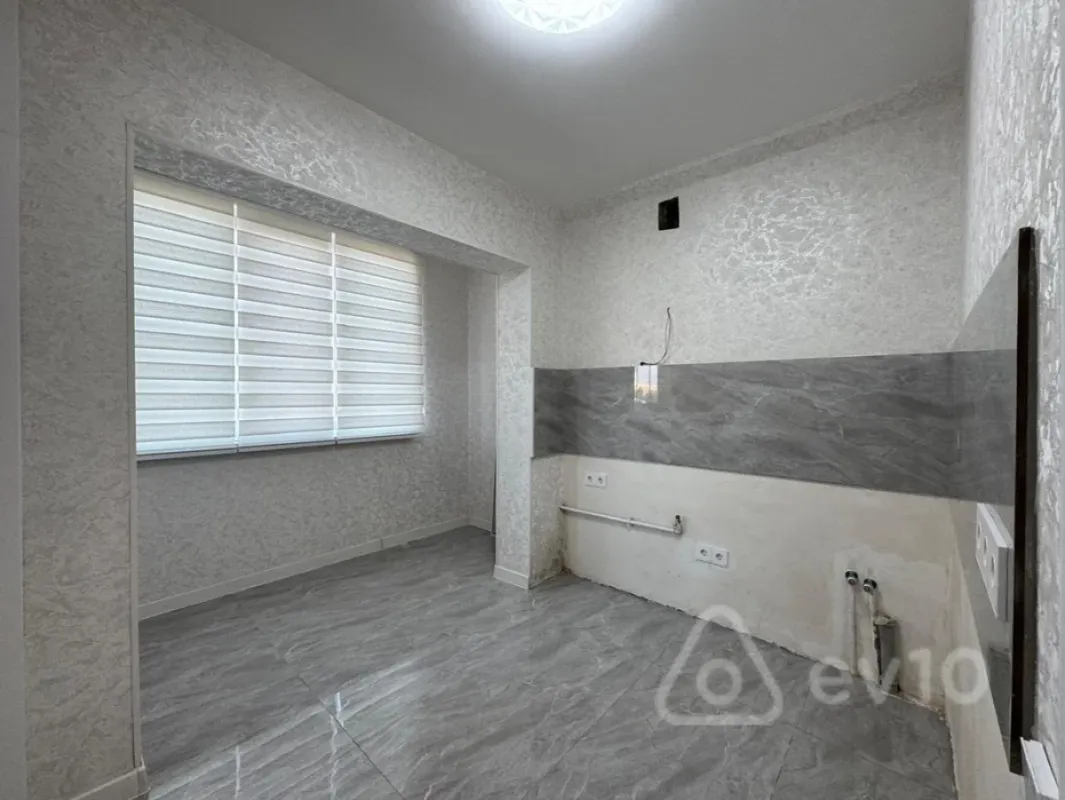 Satılır 2 otaqlı köhnə tikili 55 m²