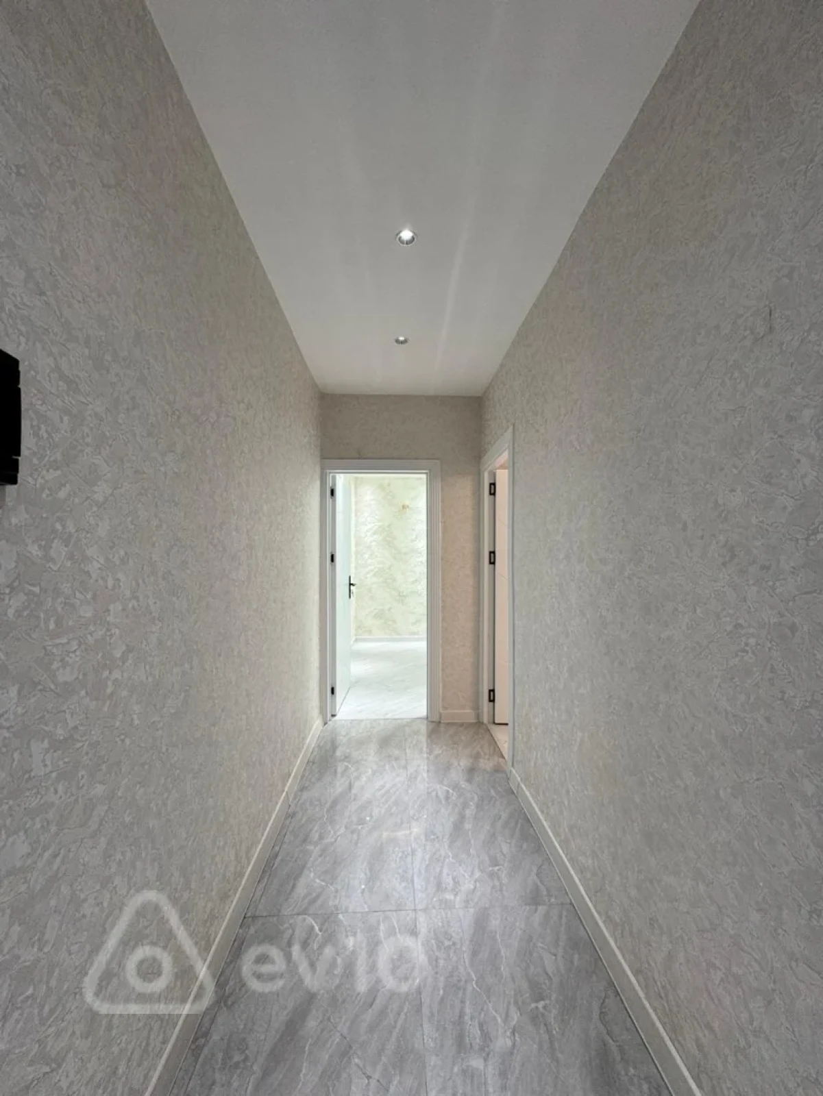 Satılır 2 otaqlı köhnə tikili 55 m²