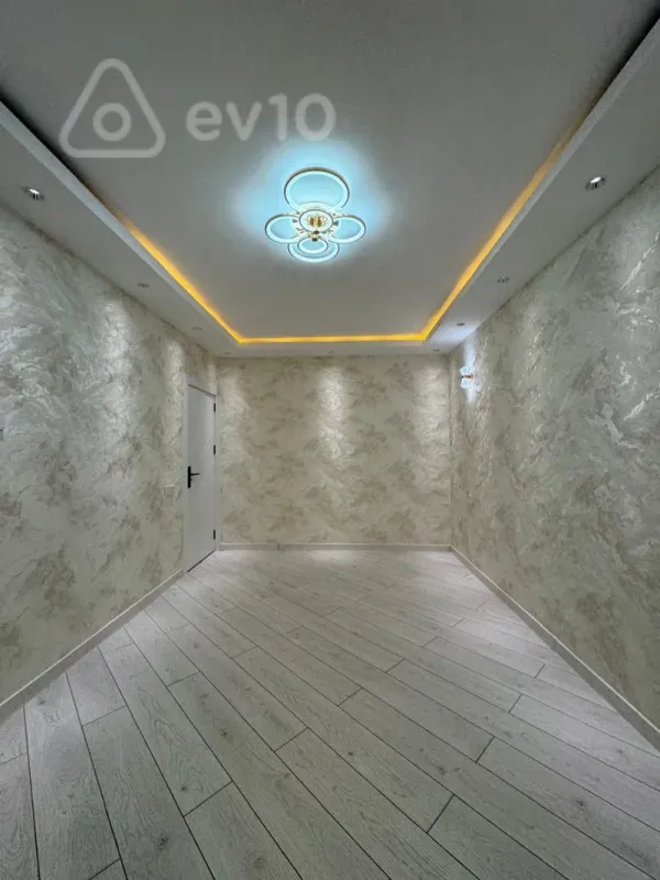 Satılır 2 otaqlı köhnə tikili 55 m²