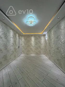 Satılır 2 otaqlı köhnə tikili 55 m²