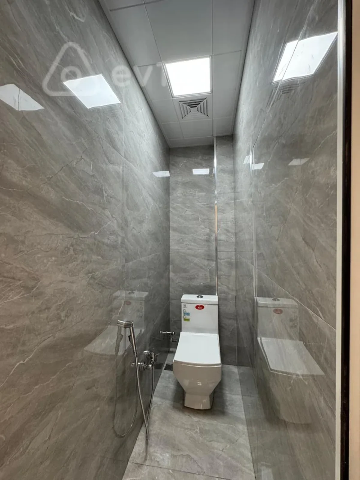 Satılır 2 otaqlı köhnə tikili 55 m²