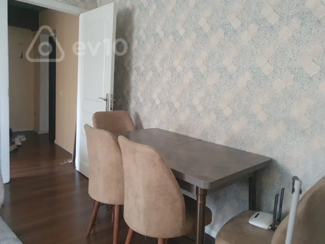 Kirayə verilir 3 otaqlı köhnə tikili 65 m²