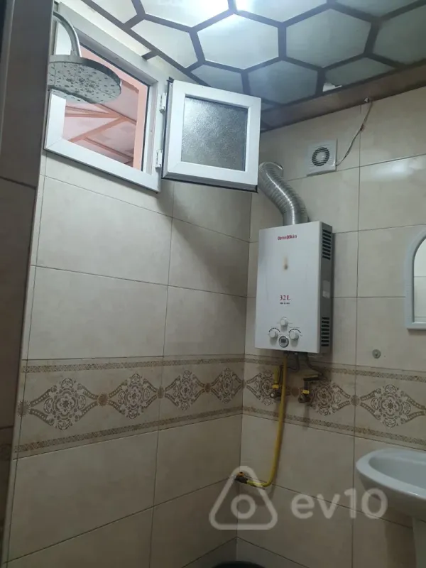 Kirayə verilir 3 otaqlı köhnə tikili 65 m²