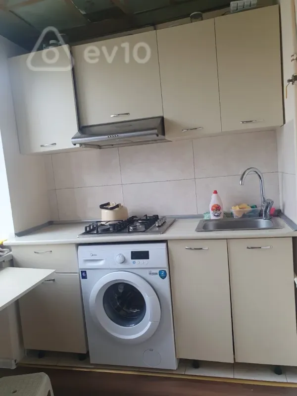 Kirayə verilir 3 otaqlı köhnə tikili 65 m²