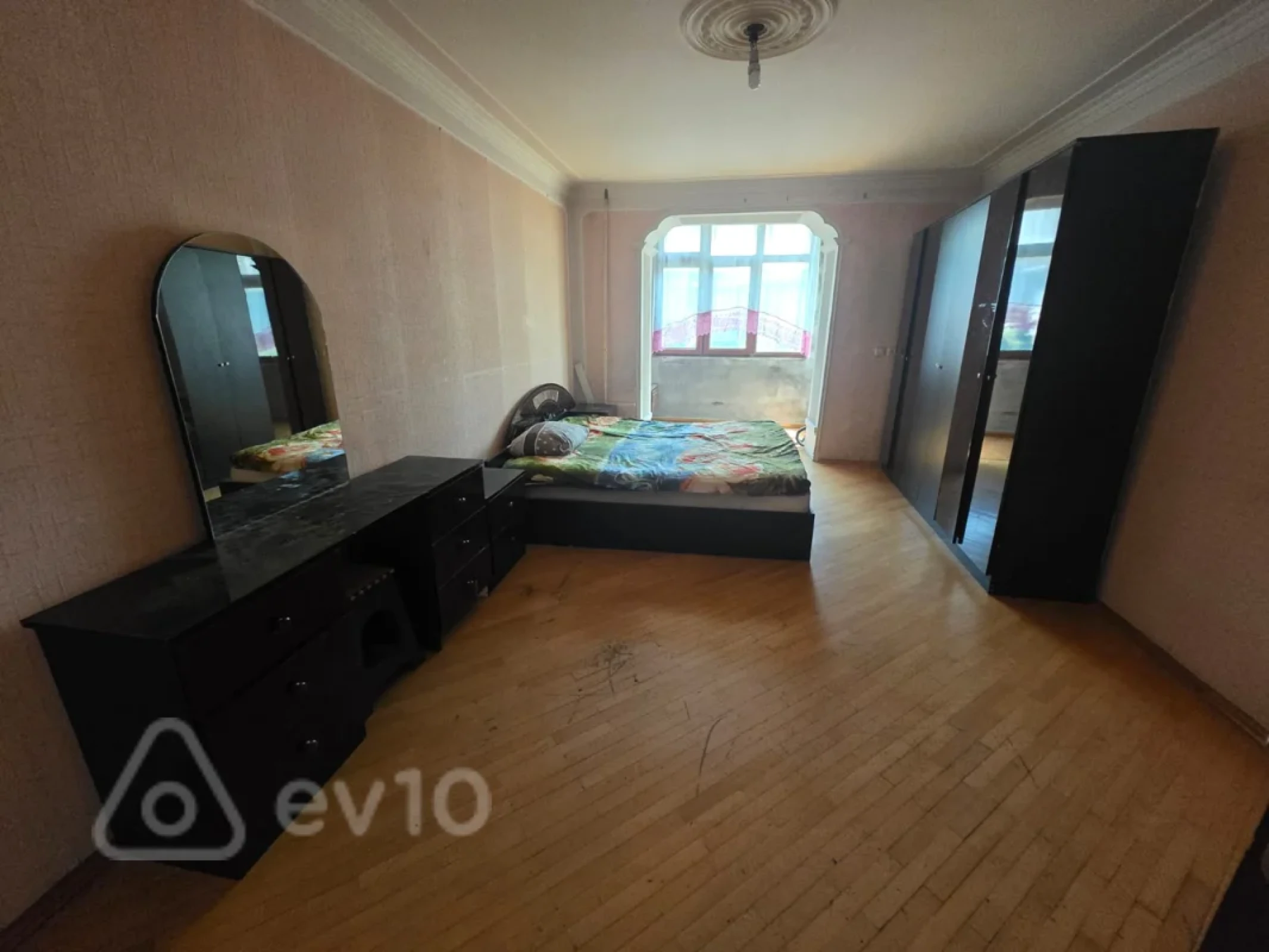 Kirayə verilir 3 otaqlı köhnə tikili 70 m²