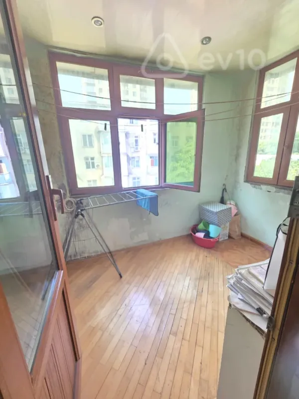 Kirayə verilir 3 otaqlı köhnə tikili 70 m²