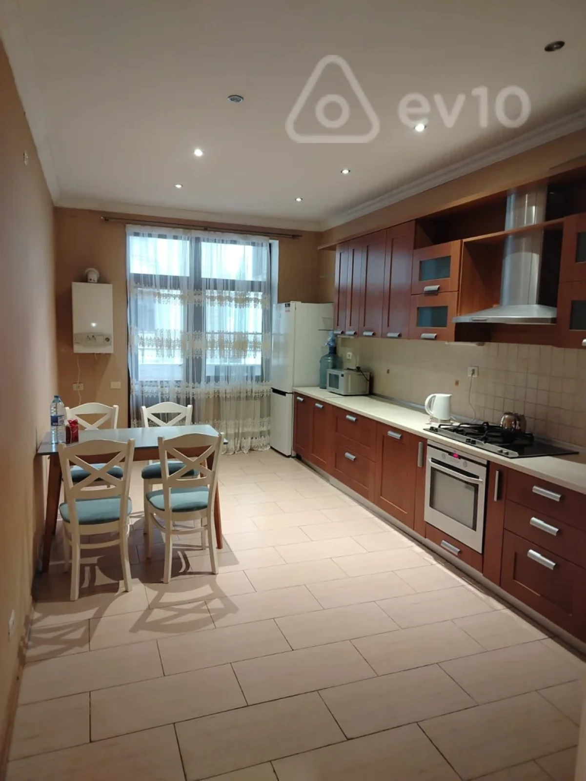 Kirayə verilir 3 otaqlı yeni tikili 165 m²