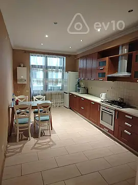 Kirayə verilir 3 otaqlı yeni tikili 165 m²