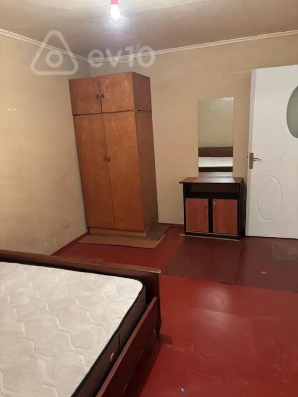 Kirayə verilir 2 otaqlı köhnə tikili 60 m²