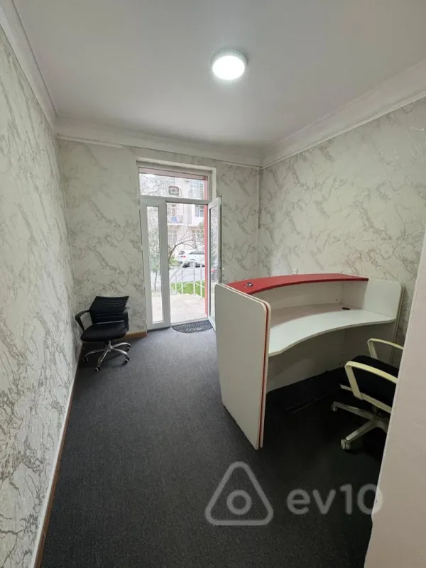 Kirayə verilir 3 otaqlı ofis 90 m²