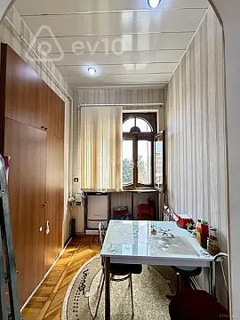 Satılır 3 otaqlı köhnə tikili 85 m²