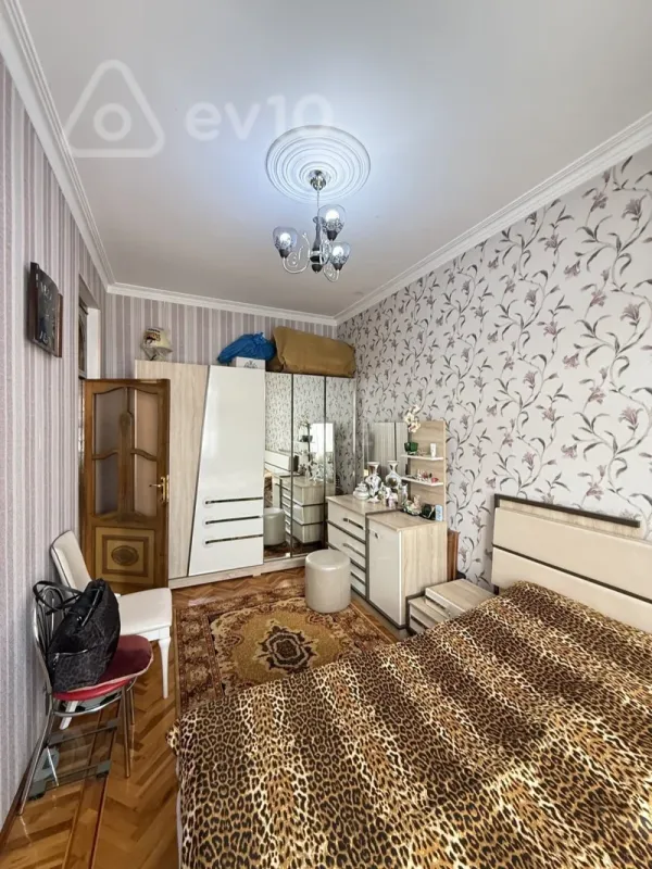 Satılır 3 otaqlı köhnə tikili 85 m²