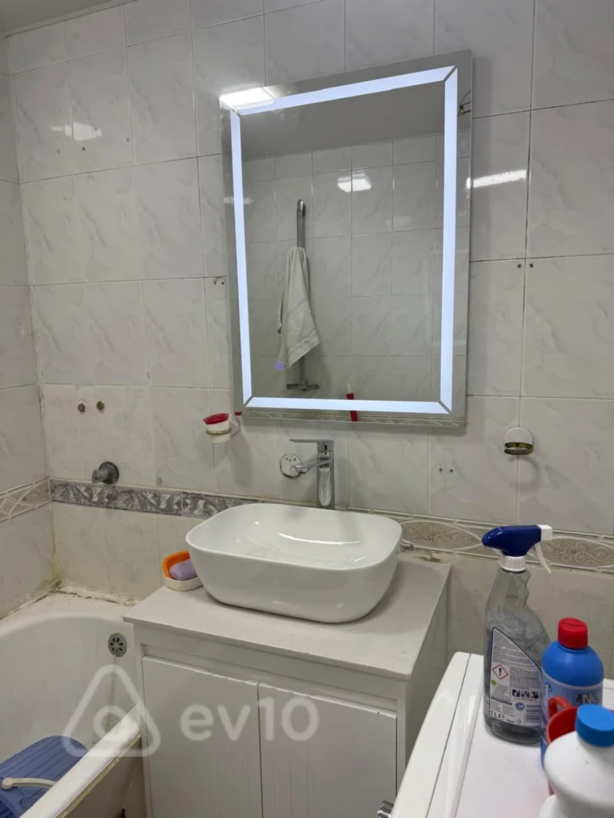 Kirayə verilir 3 otaqlı köhnə tikili 100 m²