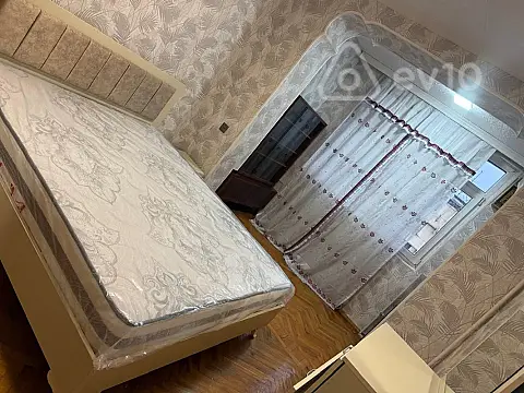 Kirayə verilir 3 otaqlı köhnə tikili 100 m²