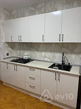 Kirayə verilir 3 otaqlı köhnə tikili 100 m²