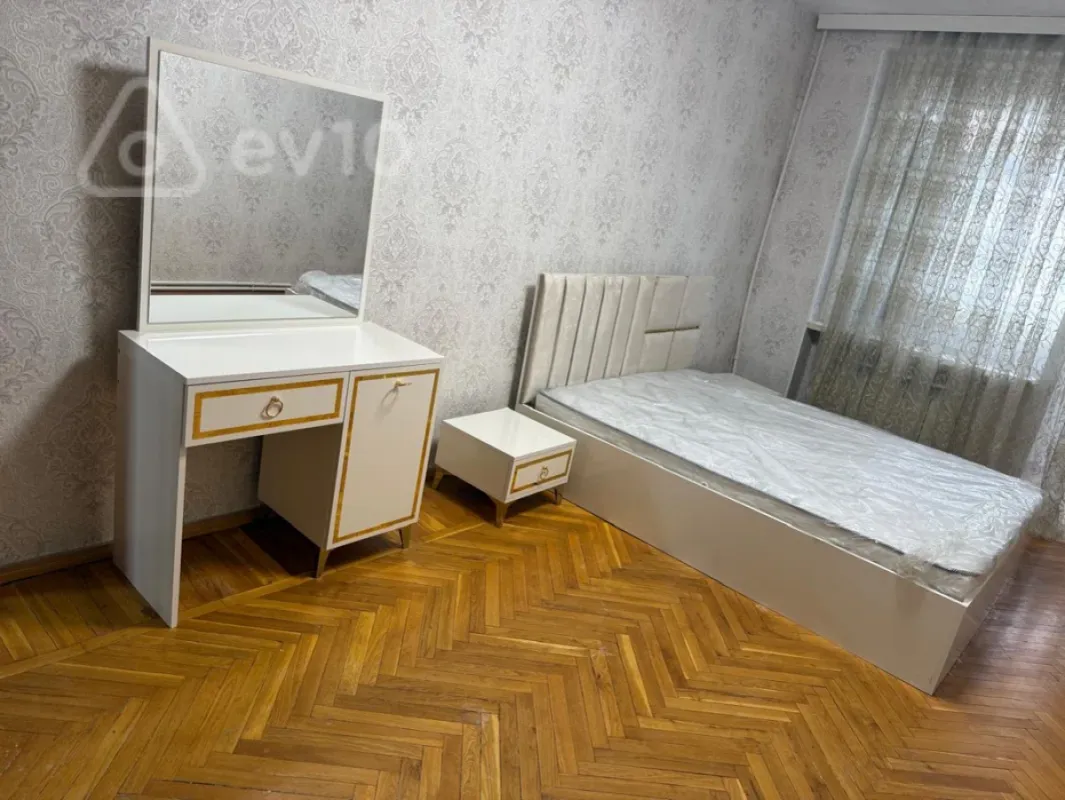 Kirayə verilir 3 otaqlı köhnə tikili 100 m²