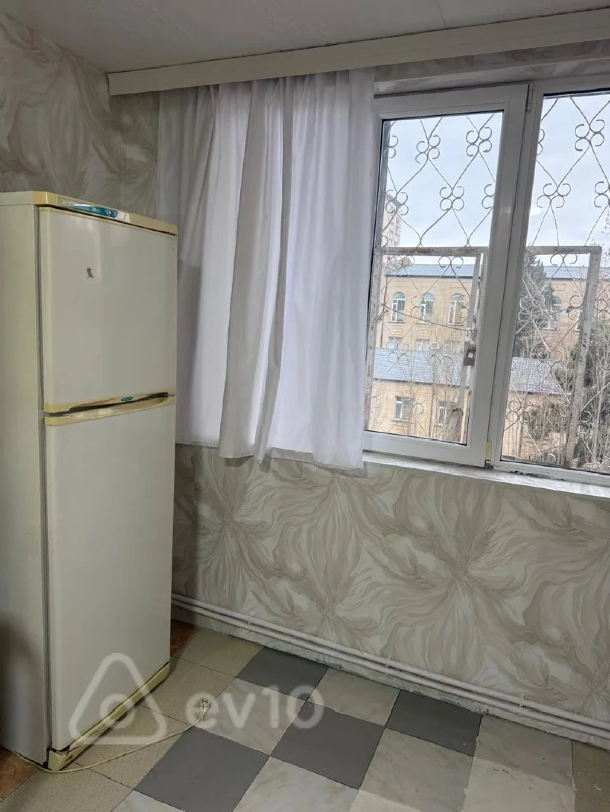 Kirayə verilir 3 otaqlı köhnə tikili 100 m²