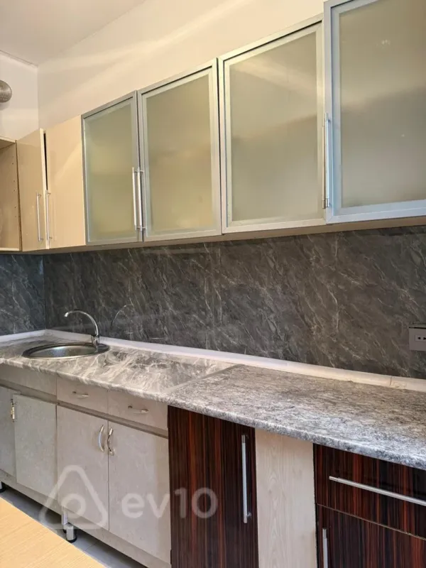 Kirayə verilir 4 otaqlı həyət evi 250 m²