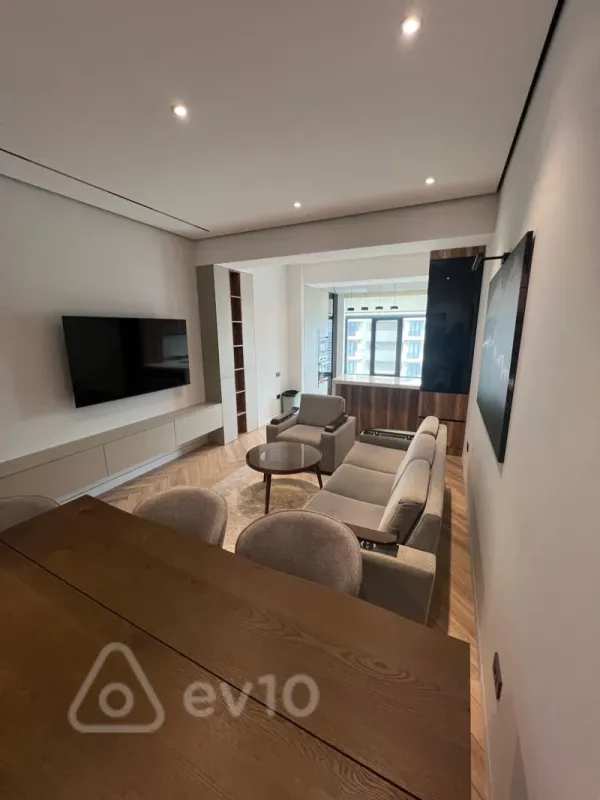Kirayə verilir 2 otaqlı yeni tikili 85 m²
