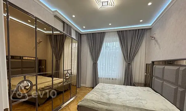 Kirayə verilir 3 otaqlı köhnə tikili 80 m²